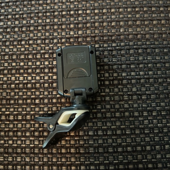 Lyx Pro DTG-1 Mini Clip On Digital Guitar Tuner - Picture 3 of 3
